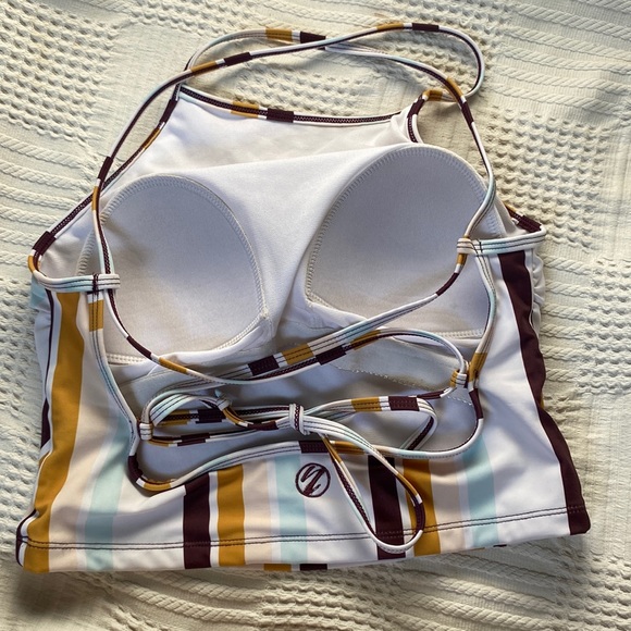 Nani swim top with flattering tie back. - Picture 3 of 4